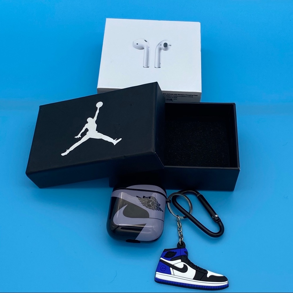 Apple AirPods Gen 2 with Wireless Charging Case